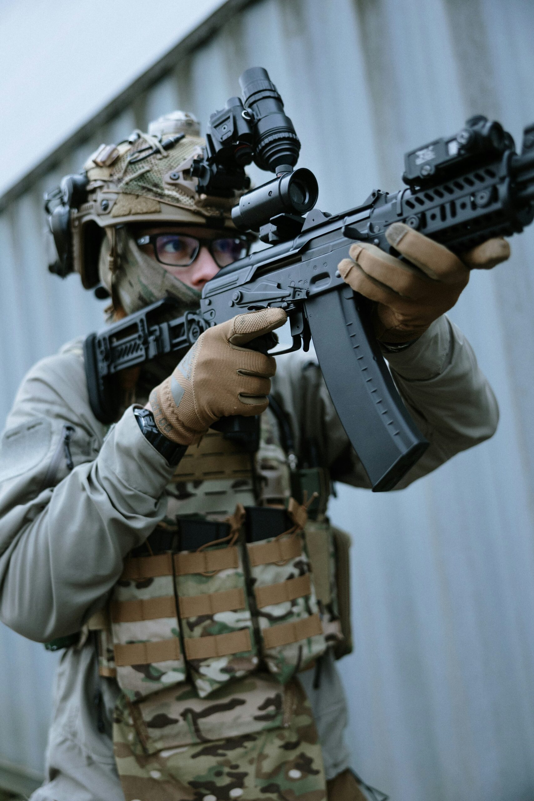 A man in camouflage holding a machine gun